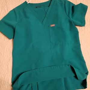 Figs Catarina top size small and Yola Skinny pants small.